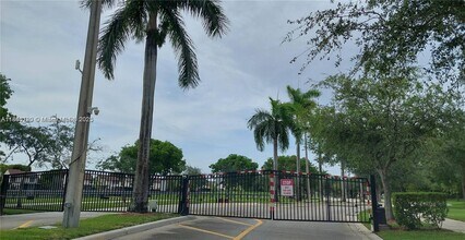 10022 NW 7th Ave in Miami, FL - Building Photo - Building Photo