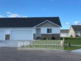 3712 Cherry Ln in Ammon, ID - Building Photo