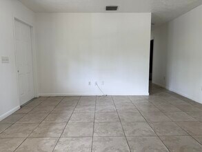 2564 Navajo Ave in Fort Pierce, FL - Building Photo - Building Photo