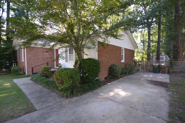 309 Holtz Ln in Cary, NC - Building Photo - Building Photo