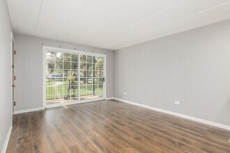 6853 N Northwest Hwy in Chicago, IL - Building Photo - Building Photo