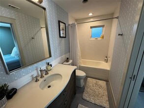 1019 N Bishop Ave in Dallas, TX - Building Photo - Building Photo