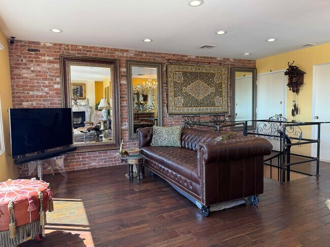 102 Ogden Ave. in Jersey City, NJ - Building Photo - Building Photo