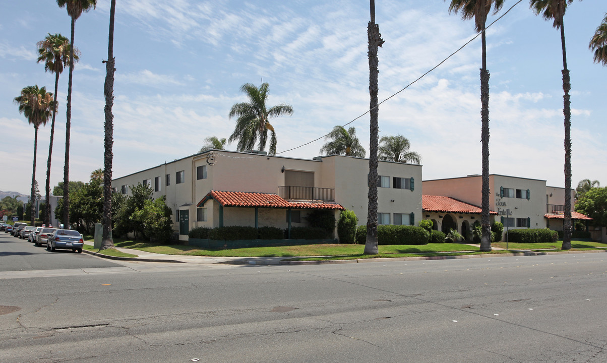 Four Lanterns Apartments in El Cajon, CA - Foto de edificio