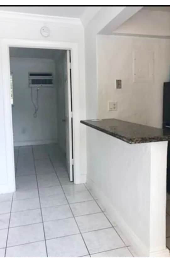 1014 Salzedo St in Coral Gables, FL - Foto de edificio - Building Photo