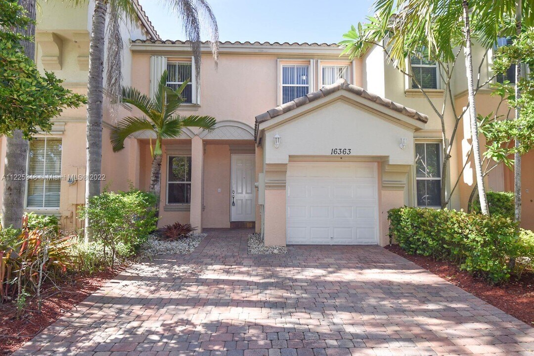 16363 SW 47th Ct in Miramar, FL - Building Photo