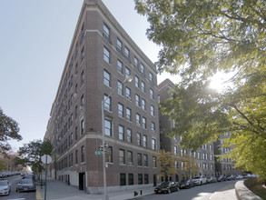 Gracie Court in New York, NY - Building Photo - Building Photo