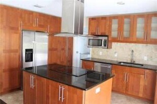 4705 Holly Dr in Tamarac, FL - Building Photo