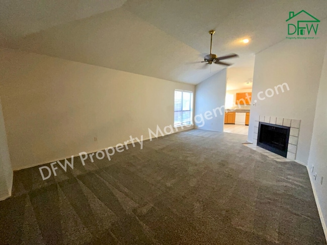 1037 Stableway Ln in Bedford, TX - Building Photo - Building Photo
