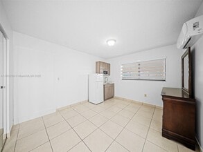 4355 W 9th Ct in Hialeah, FL - Building Photo - Building Photo
