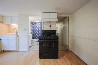 16 Beacon Pl in Melrose, MA - Building Photo - Building Photo