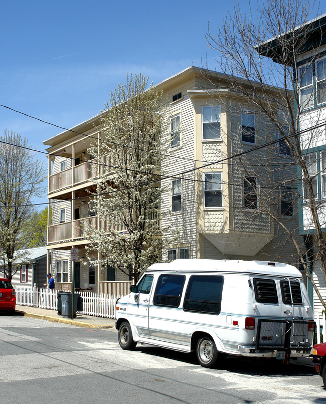 193 Sayles St in Woonsocket, RI - Foto de edificio - Building Photo