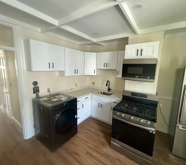 592 E 2nd St, Unit 3