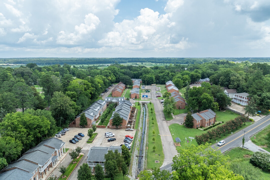 Canterbury Gardens in Starkville, MS - Foto de edificio