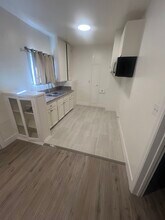 1519 1/2 S Redondo Blvd, Unit 1519 1/2 S Redondo Blvd in Los Angeles, CA - Building Photo - Building Photo