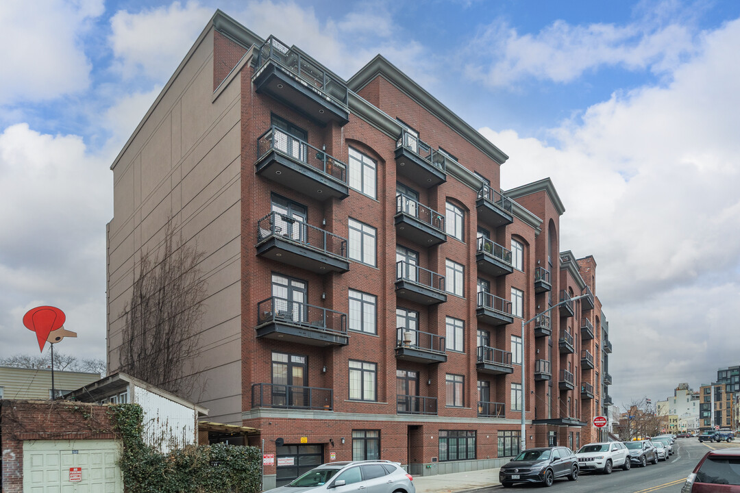 36 Maspeth Ave in Brooklyn, NY - Foto de edificio