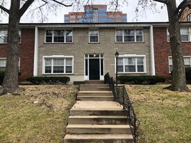 41 Brighton Way, Unit 2N in Clayton, MO - Building Photo