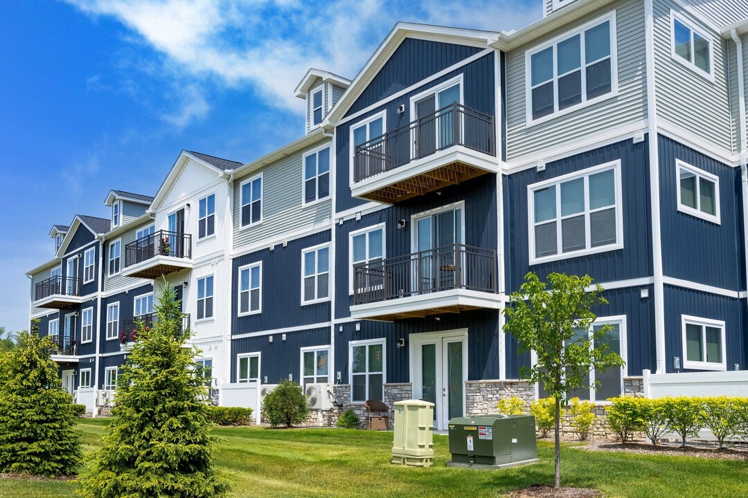 Forestbrook Park in Walled Lake, MI - Foto de edificio