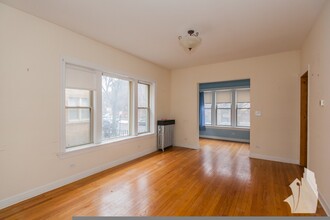 1946 W Leland Ave, Unit 1946-2 in Chicago, IL - Building Photo - Building Photo