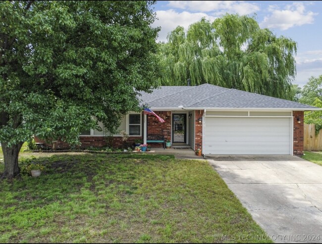 property at 10804 E 100th St N