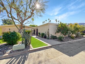 47610 Eisenhower Dr in La Quinta, CA - Building Photo - Building Photo