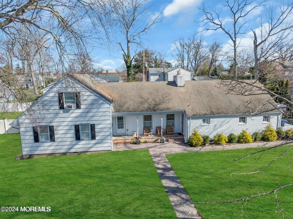 615 Wildwood Rd in Allenhurst, NJ - Foto de edificio