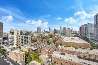 320 E 21st St, Unit 604 in Chicago, IL - Building Photo - Building Photo