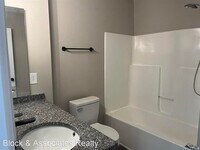 301 Glencoe Dr photo'