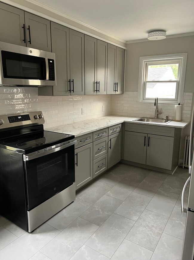 11 Hudson Ave in Saratoga Springs, NY - Foto de edificio - Building Photo