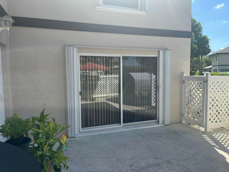 7 Amherst Ct in Royal Palm Beach, FL - Building Photo