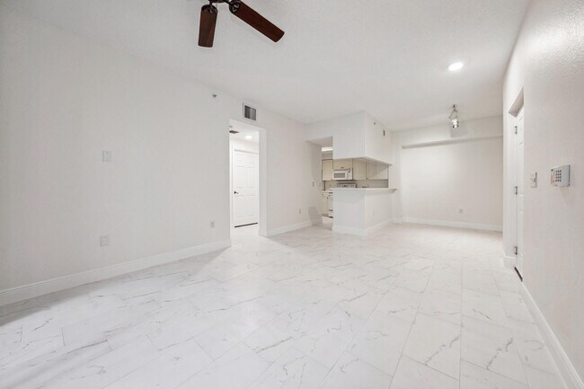 3021 Alcazar Pl in Palm Beach Gardens, FL - Building Photo - Building Photo