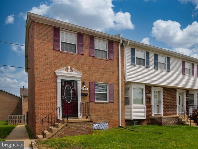 property at 3075 Sunset Ln