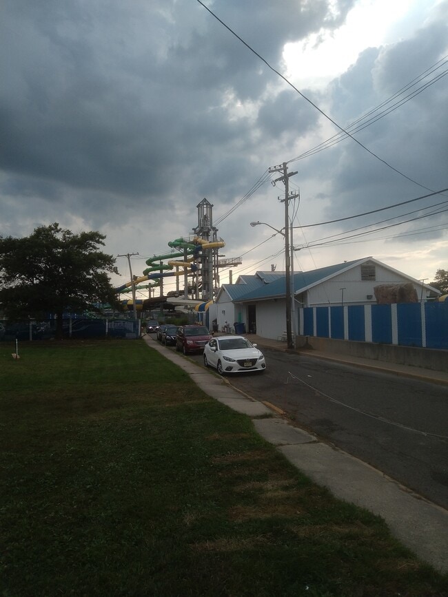 32 Bay Ave, Unit 2 in Keansburg, NJ - Building Photo - Building Photo