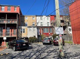 927 N Calvert St, Unit 1F in Baltimore, MD - Building Photo