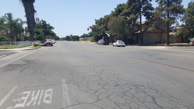 1001 S E St in Tulare, CA - Building Photo - Building Photo