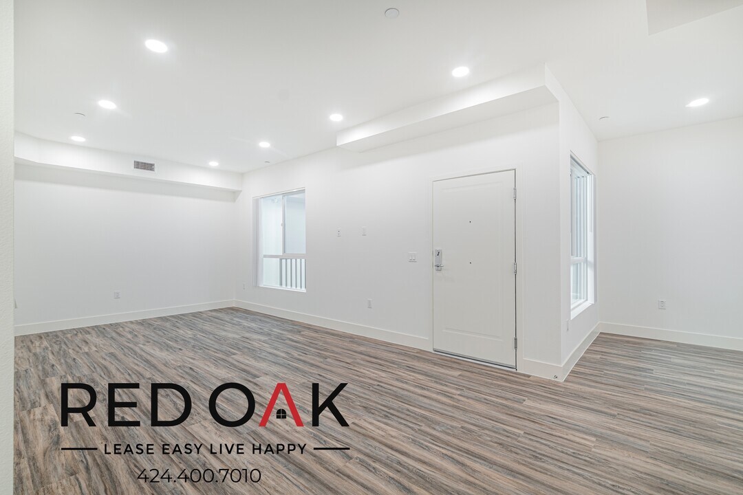 4000 Mont Clair St in Los Angeles, CA - Building Photo