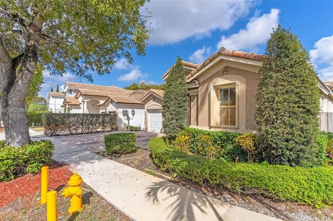 11221 NW 48th Terrace in Doral, FL - Foto de edificio - Building Photo