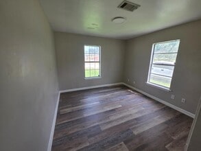 7186 Headlee Rd in Lumberton, TX - Building Photo - Building Photo