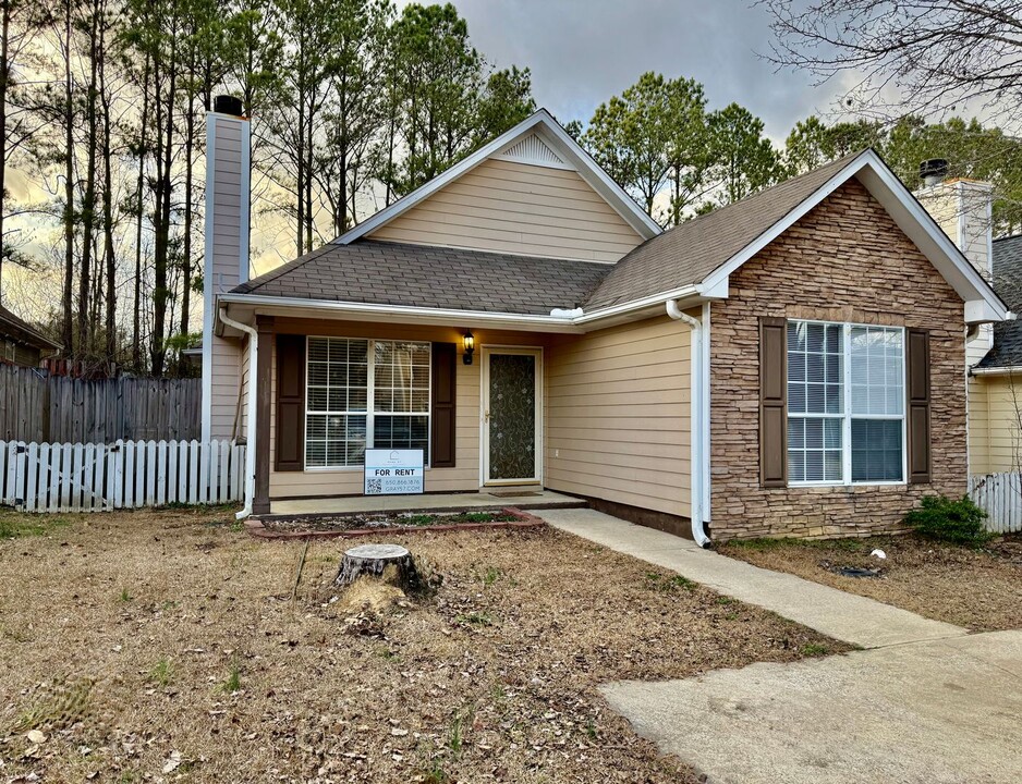 1016 Wyndham Ln in Helena, AL - Building Photo