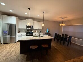 5483 Adrian Cir in Waunakee, WI - Building Photo - Building Photo