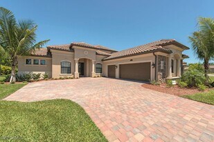 9560 Firenze Cir in Naples, FL - Building Photo