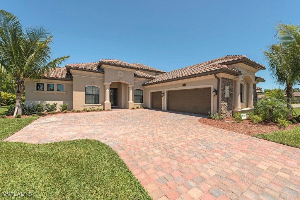 9560 Firenze Cir in Naples, FL - Building Photo