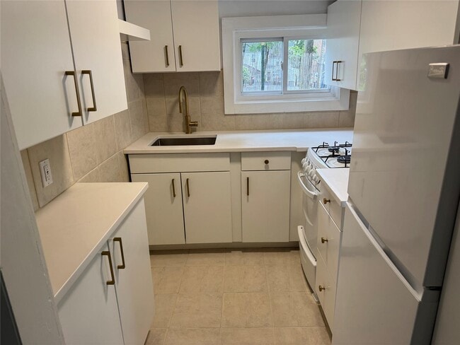58 Maple Ave in Chappaqua, NY - Building Photo - Building Photo