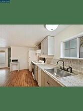 326 1/2-E 1/2 Locust St in Lodi, CA - Building Photo - Building Photo