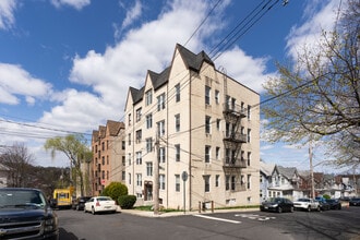 45 Avon Pl in Staten Island, NY - Building Photo - Primary Photo
