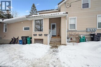 26 Bergey St in Cambridge, ON - Building Photo - Building Photo