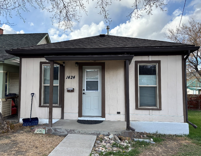 property at 1424 E Lyndale Ave