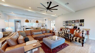 805 Dexter Dr S in College Station, TX - Foto de edificio - Building Photo