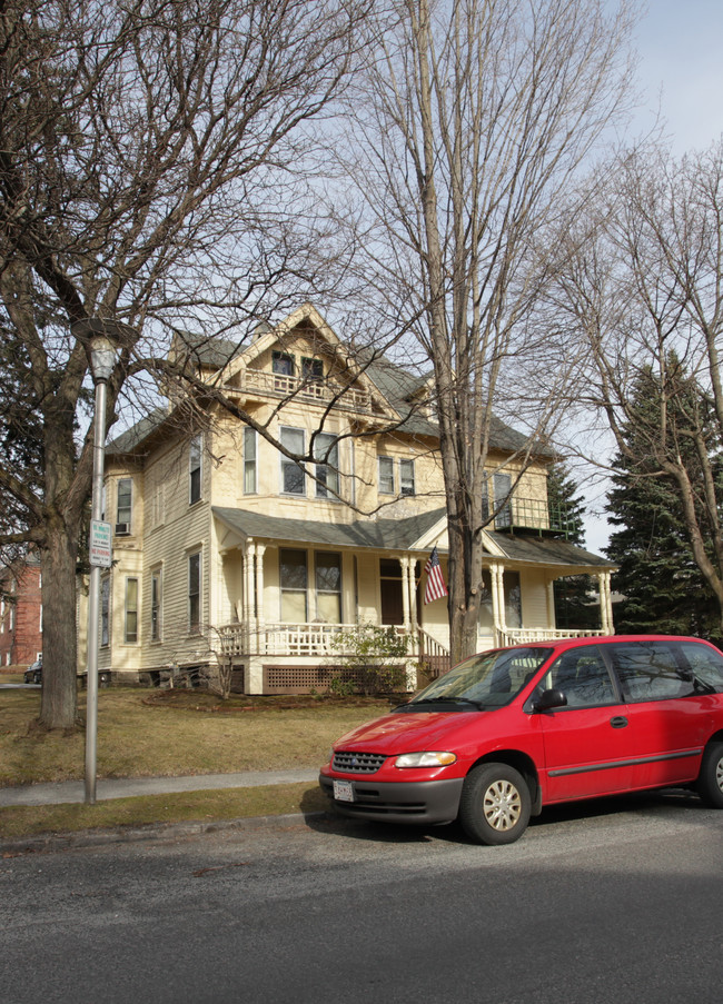 22 Bartlett Ave in Pittsfield, MA - Foto de edificio - Building Photo