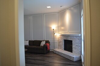 13333 Fall Manor Dr in Dallas, TX - Foto de edificio - Building Photo